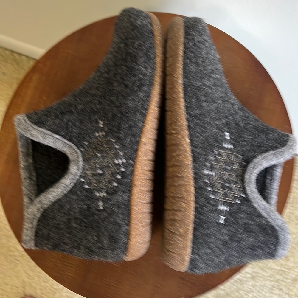 Taos Women’s Woolside. Brand New. Drk Gray Size 38